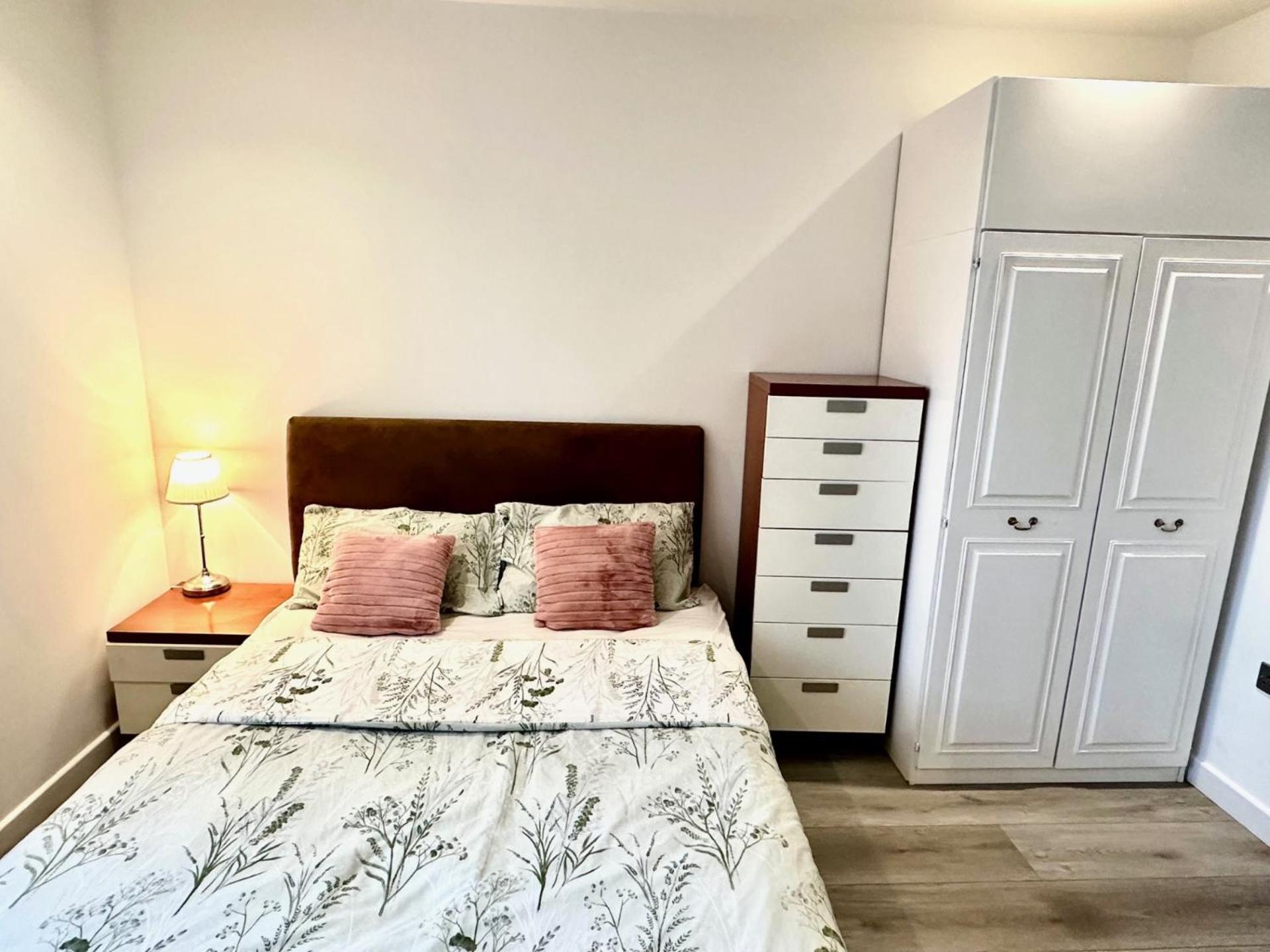 Spacious En-suite Private Bath And Kitchen Studio Flat Canary Wharf No 3