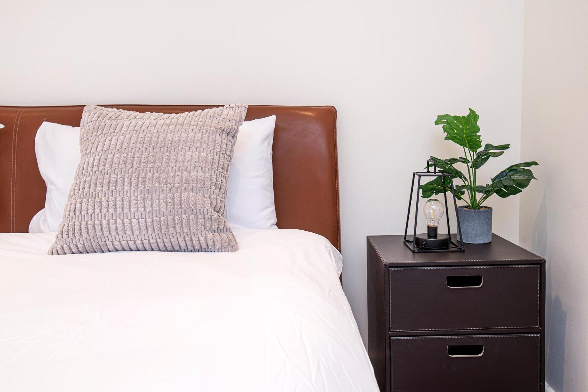 2 Bed Maissonette * Londen