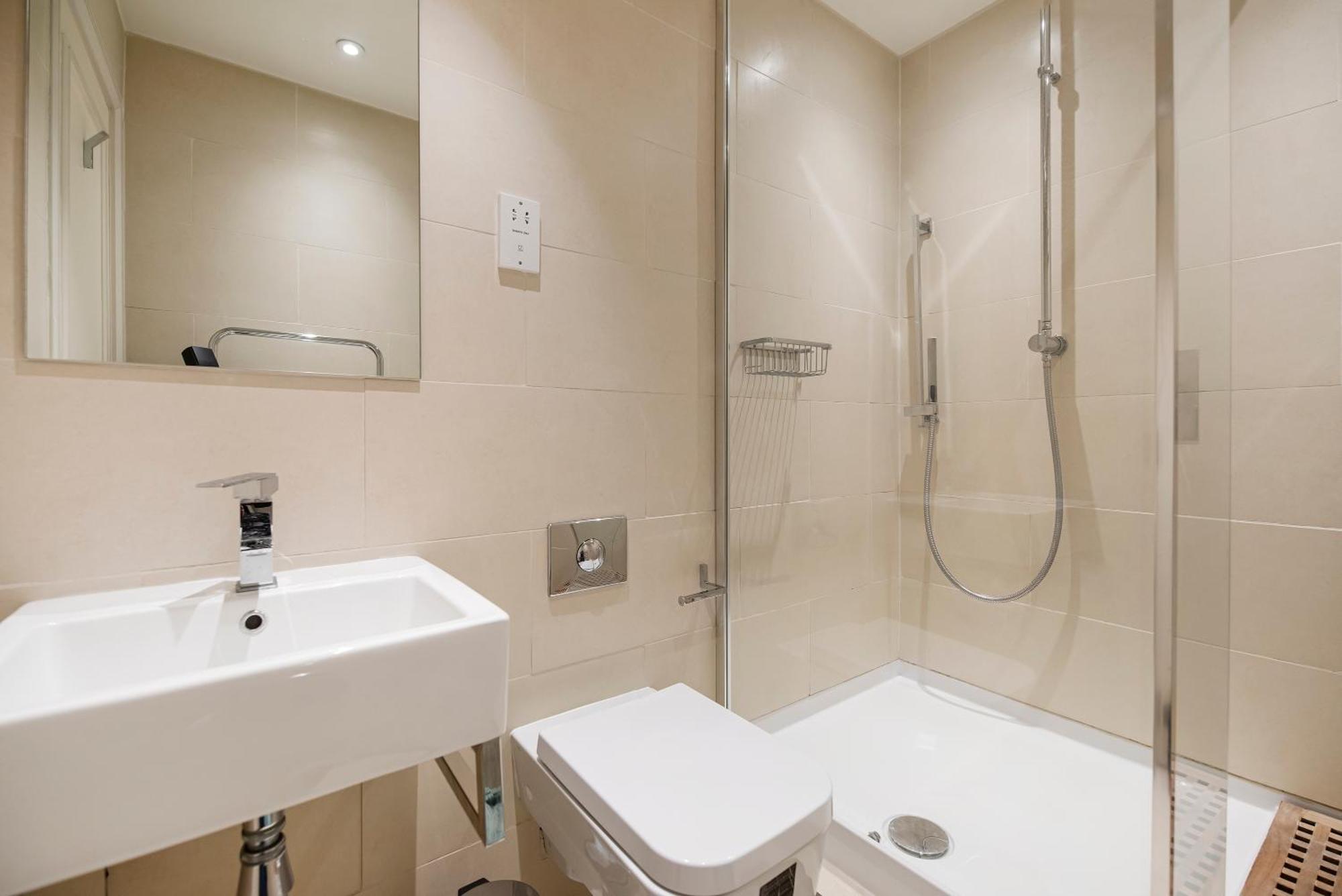 2 Bed Maissonette Londen