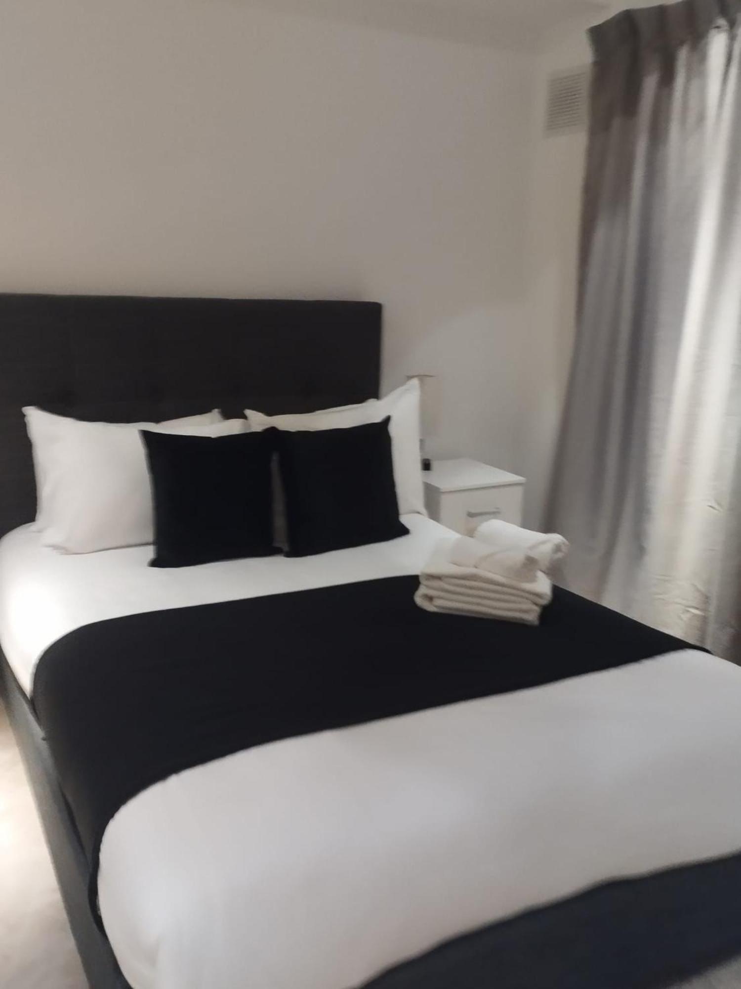 The South Kensington Palace By La Reserve Apartment *