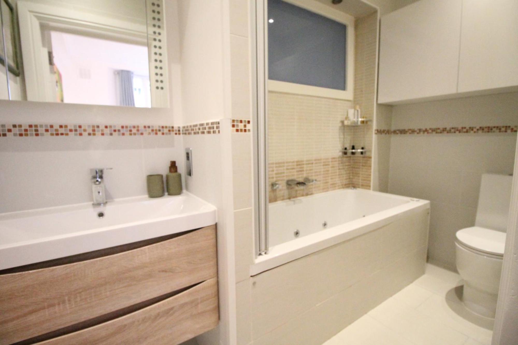 Trendy 2bedroom And 2 Bathroom Flat, Quiet Nottinghill Street Appartement *