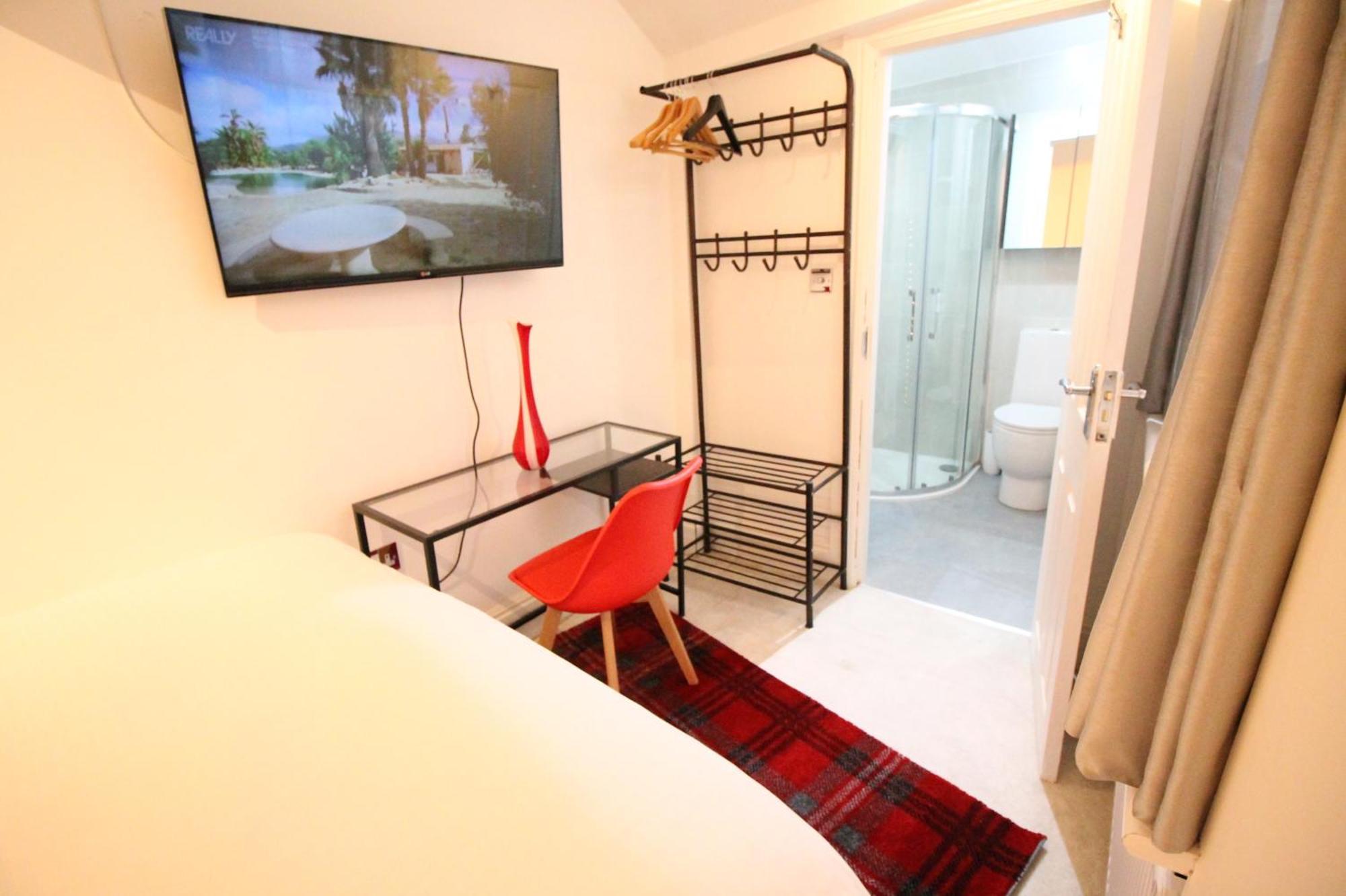 Trendy 2bedroom And 2 Bathroom Flat, Quiet Nottinghill Street Appartement Londen