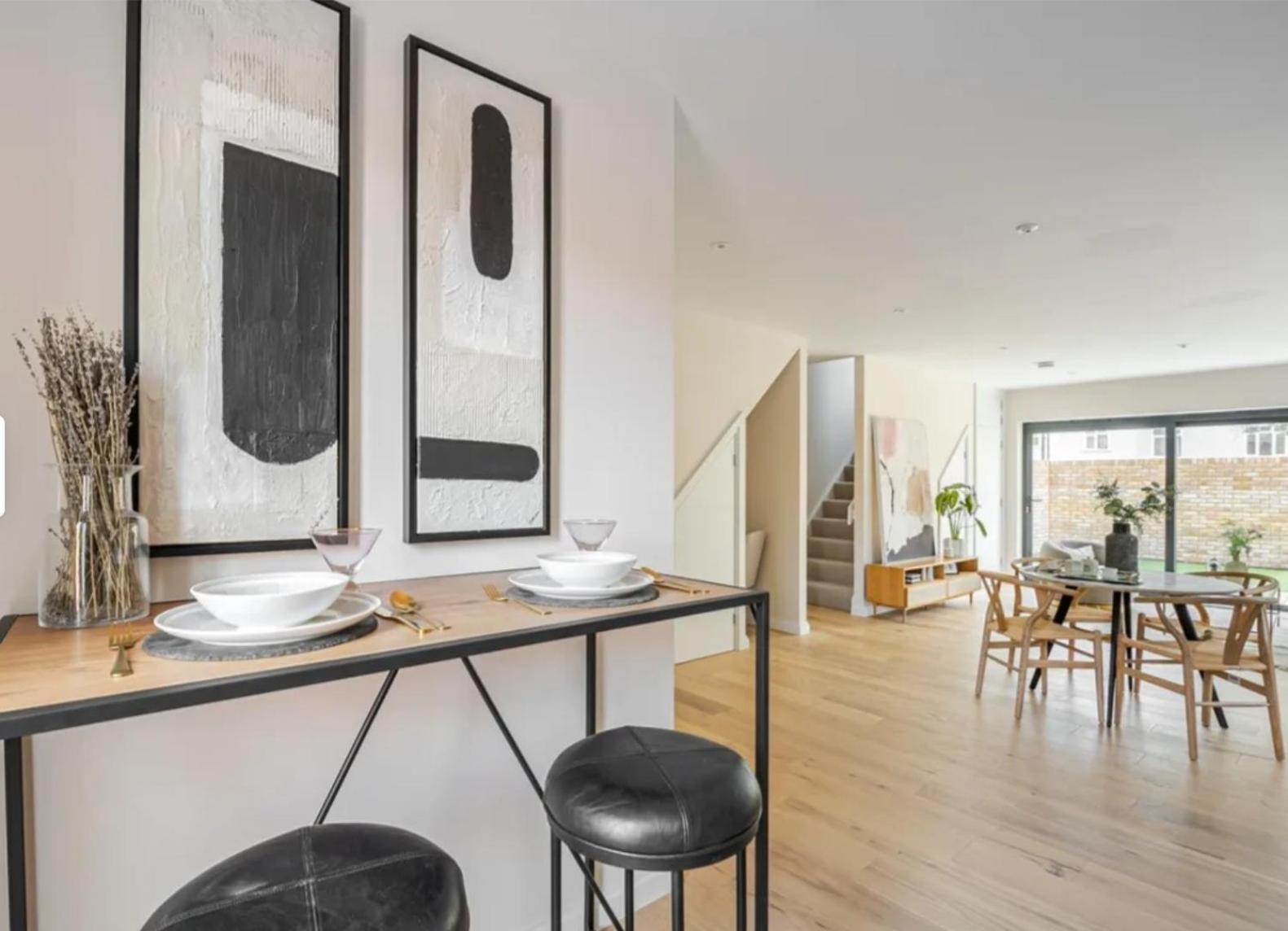 Lägenhet Kings Mews Elegance: City Sparrow's Premier 2-bedroom Residences
