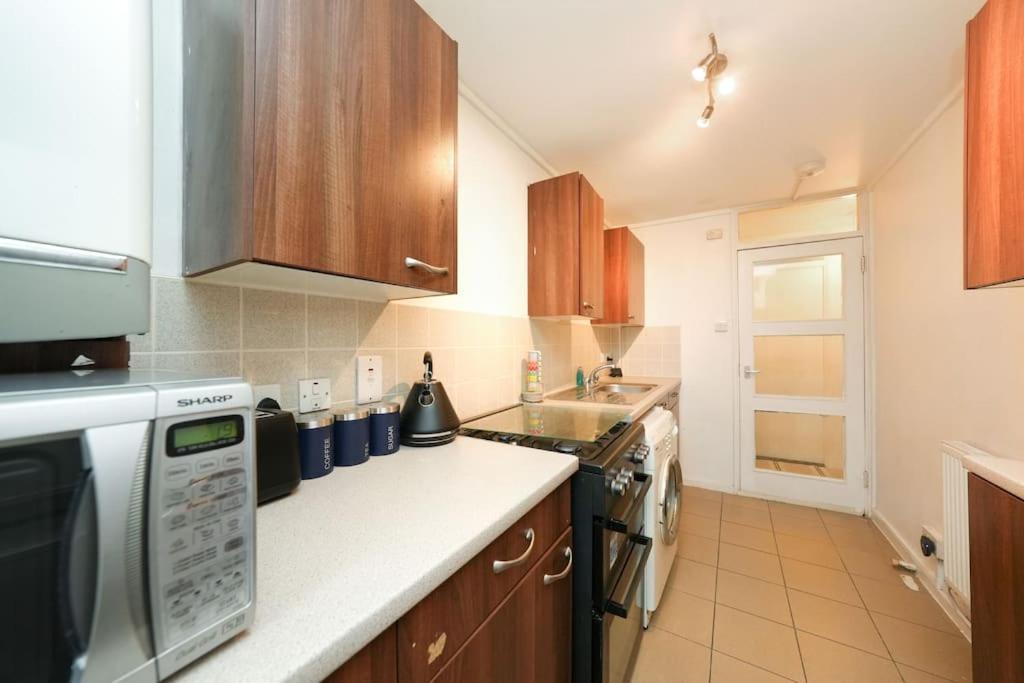 Appartement Oasis Flat With High-speed Broadband And Free Parking Londen