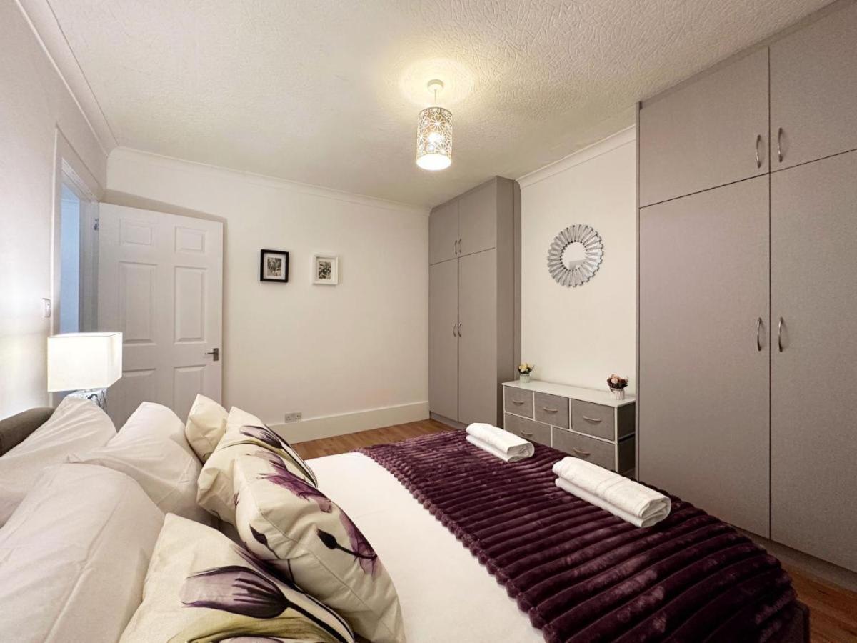 Hébergement de vacances Charming 3-bedroom Family *
