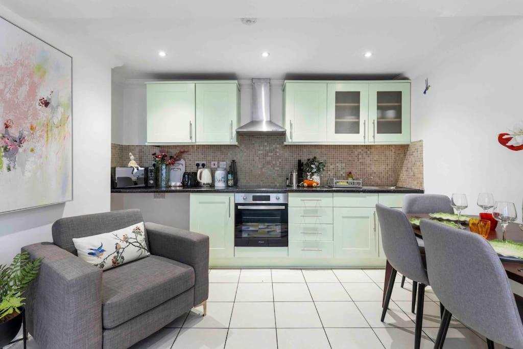 Hyde Park/paddington Flat