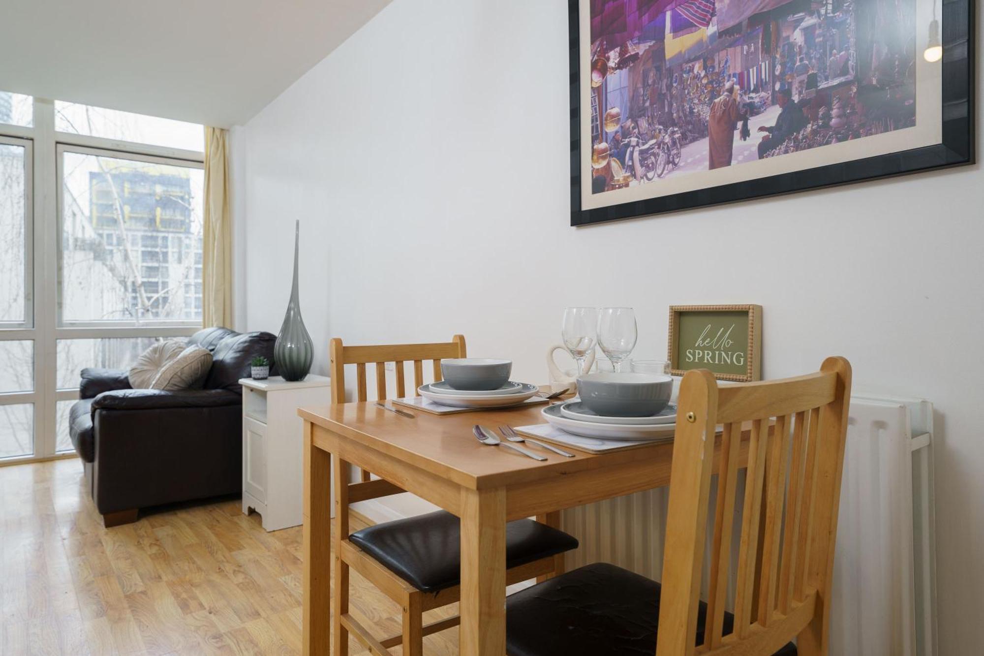 Apartment Beautiful 1 Bed With Living