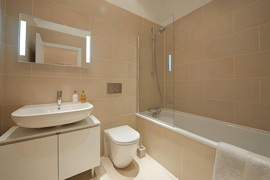 Lejlighed Luxury, Spacious 2 Bed Flat In