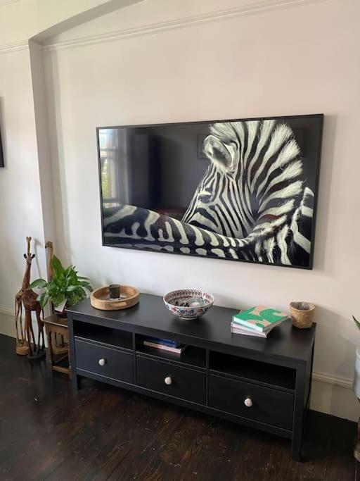 Spacious Flat In West Kensington Londra