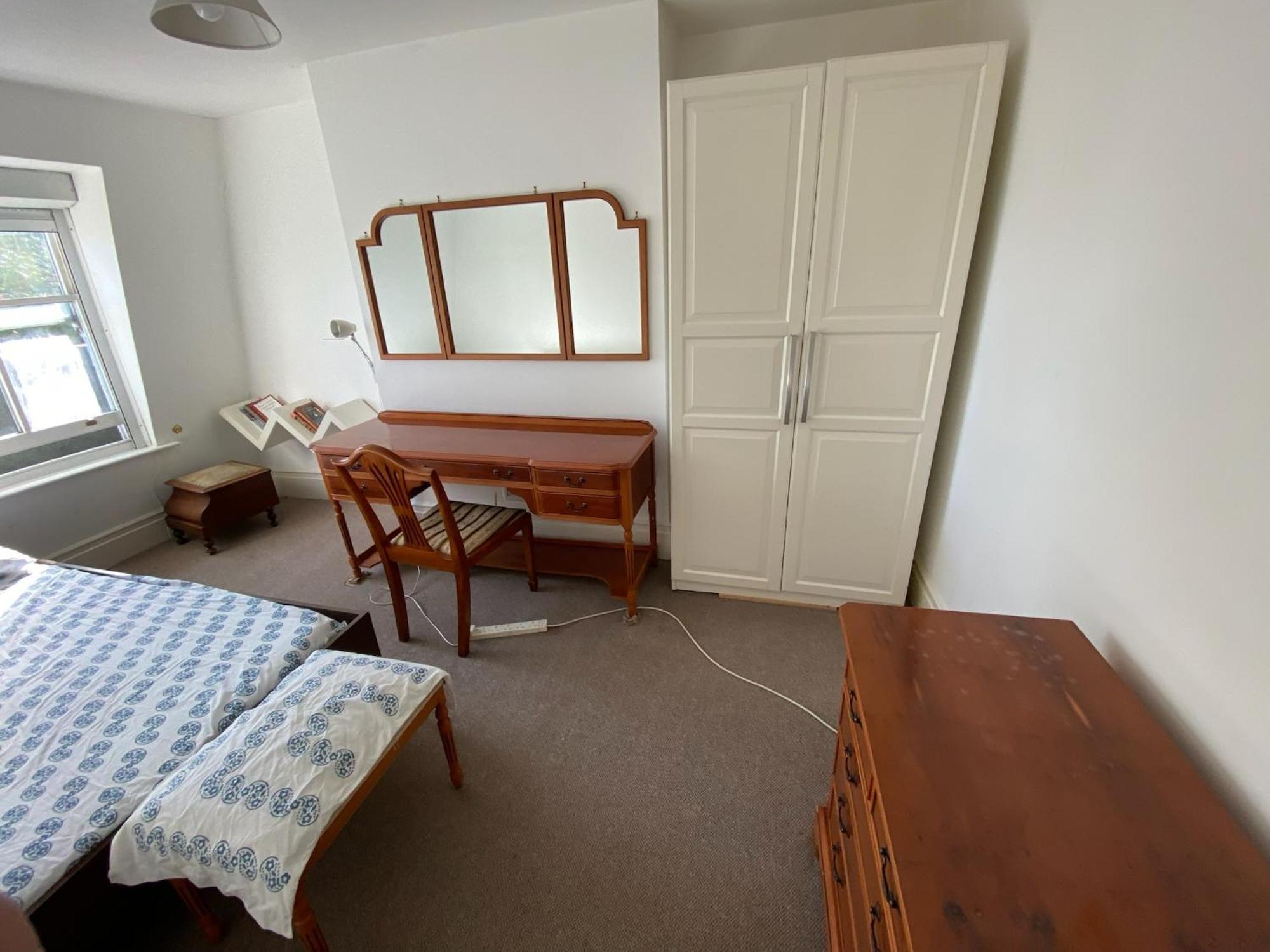 3 Bedroom Top Floor Kensington *