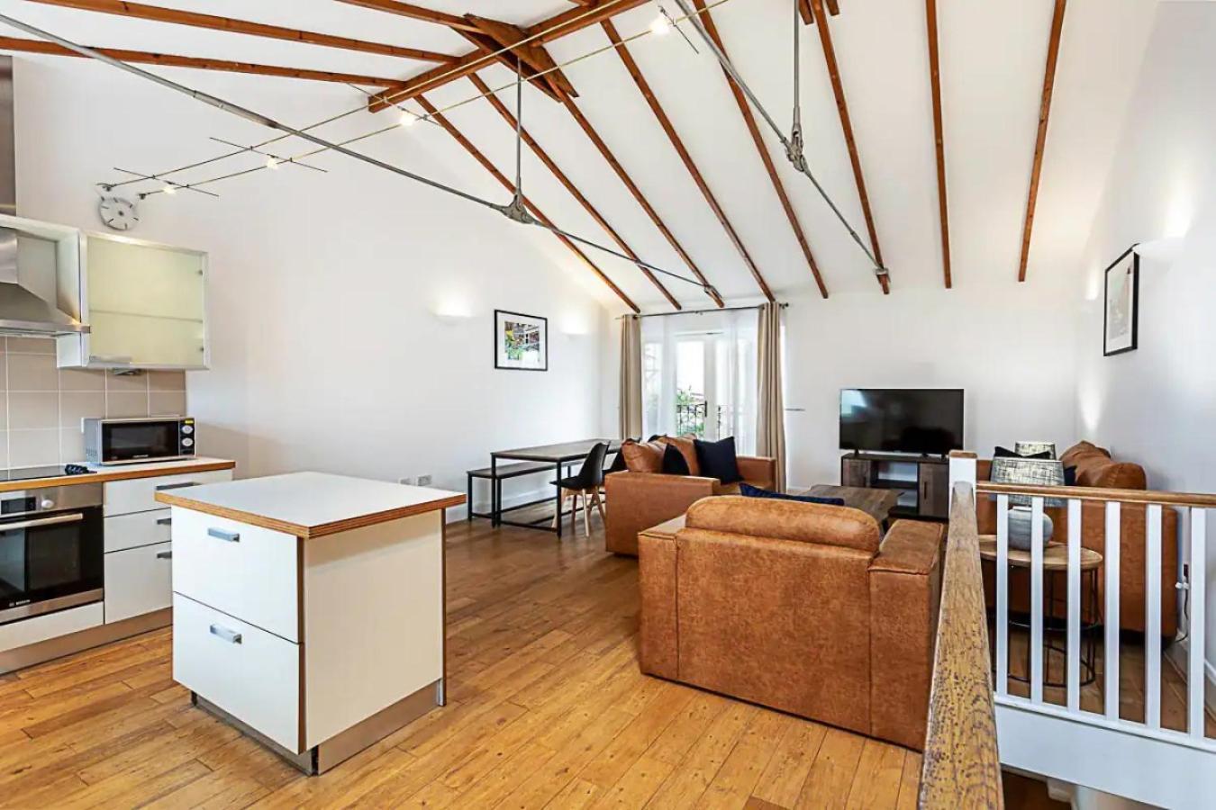 Semesterbostad Light And Airy Upside Down House In Hackney *