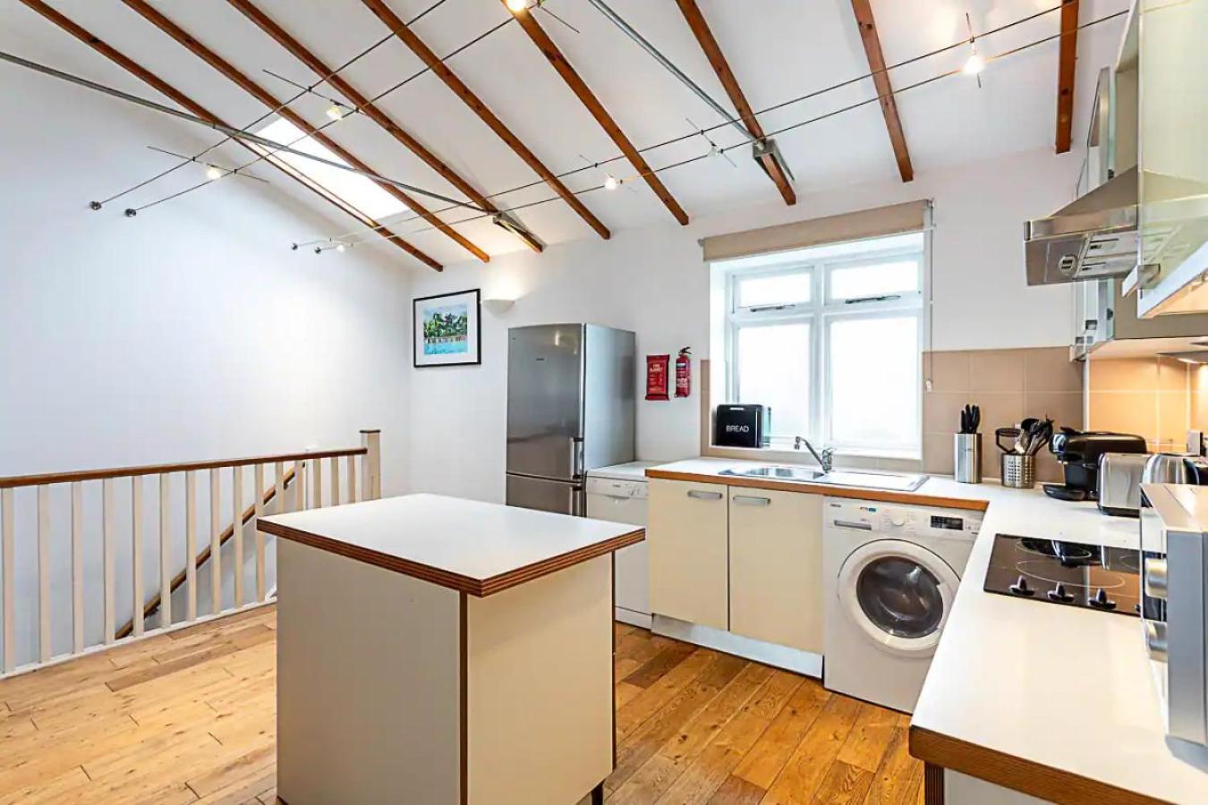 Semesterbostad Light And Airy Upside Down House In Hackney London