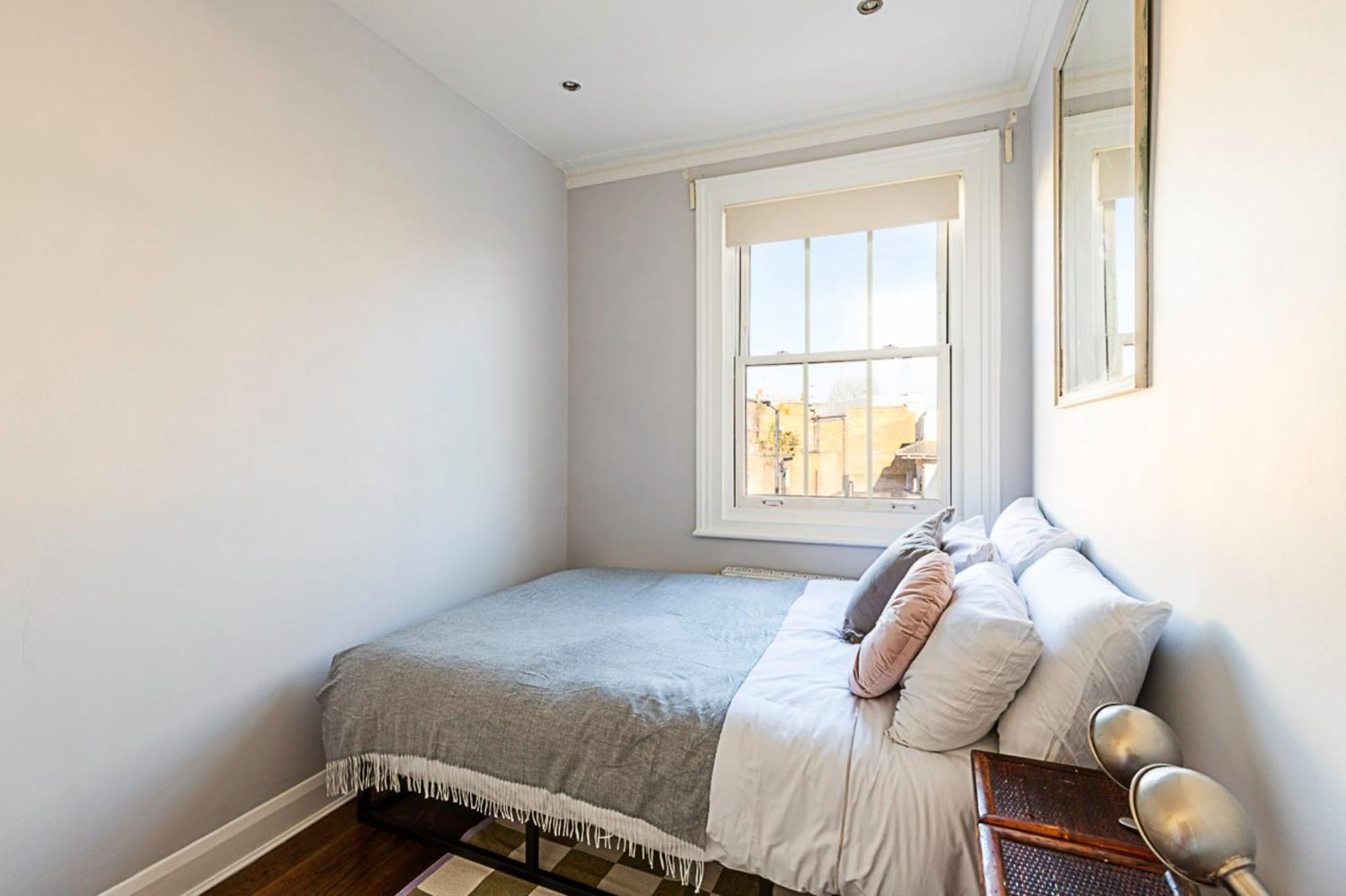 Contemporary And Spacious Kensington Apartment *