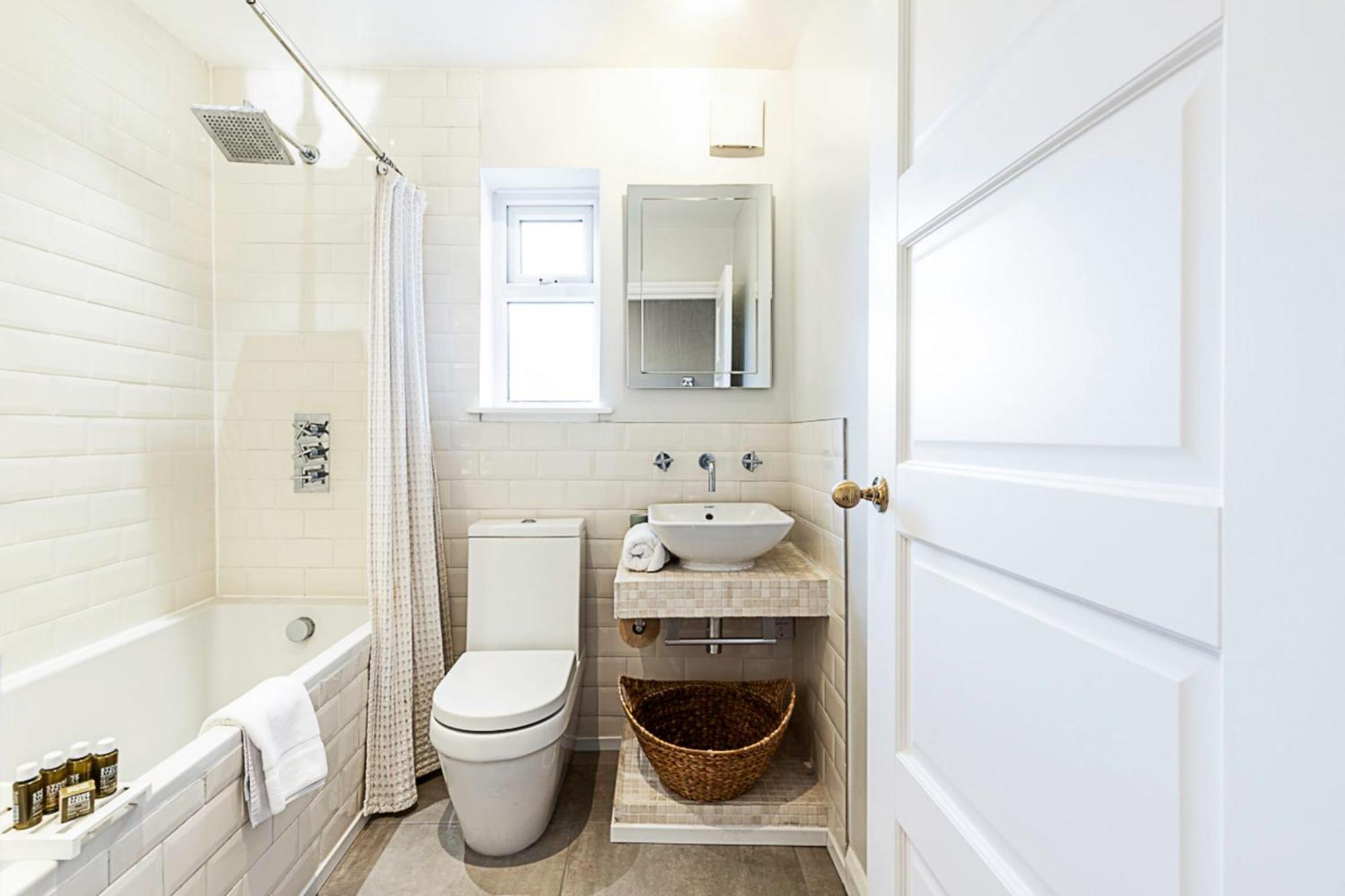 Contemporary And Spacious Kensington Apartment London