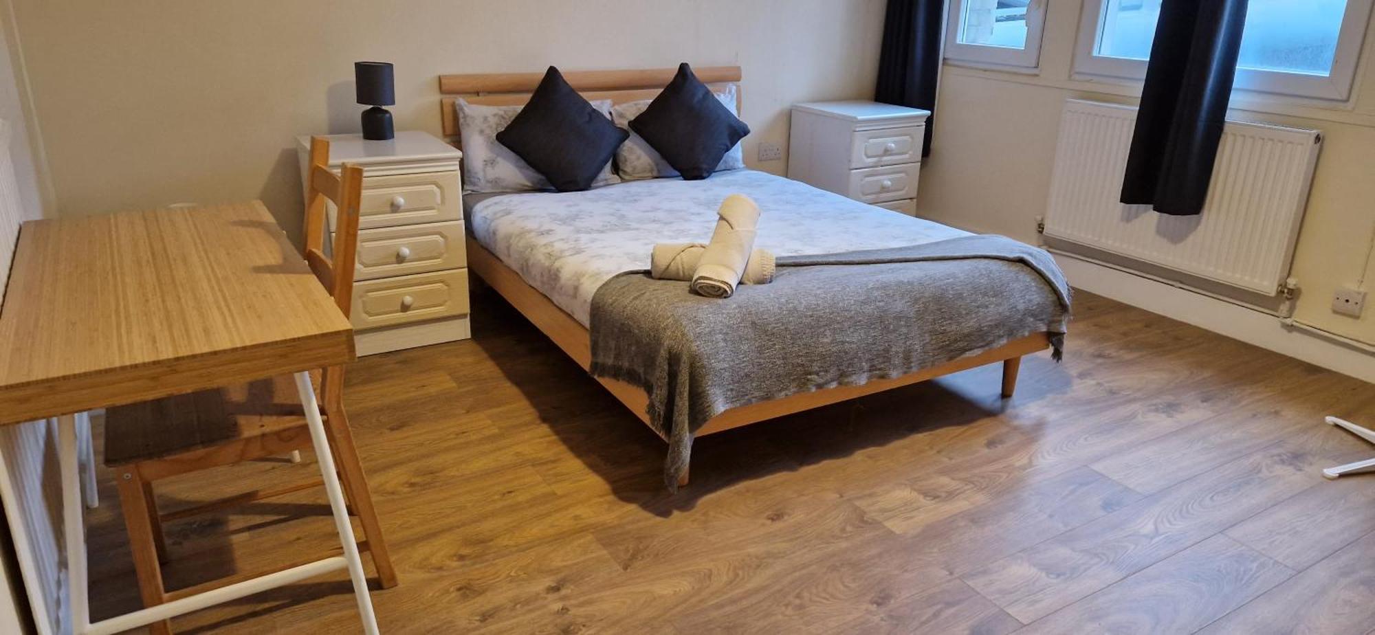 Privat overnatting Affordable In Shared Flat, Bridge *