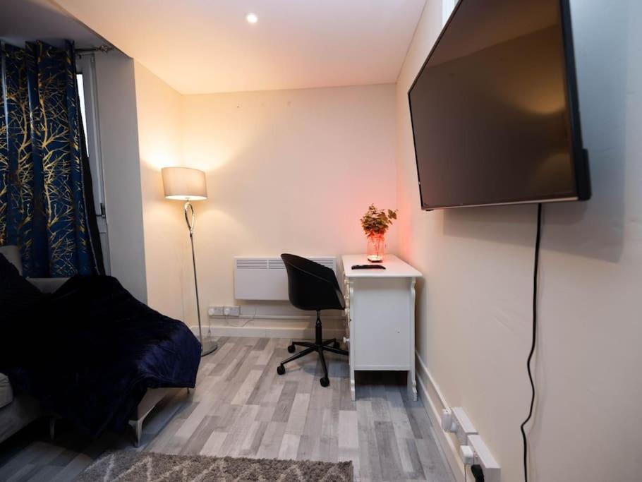 Appartement 1 Bedroom-sofabed-worktable-4-wifi-parking *