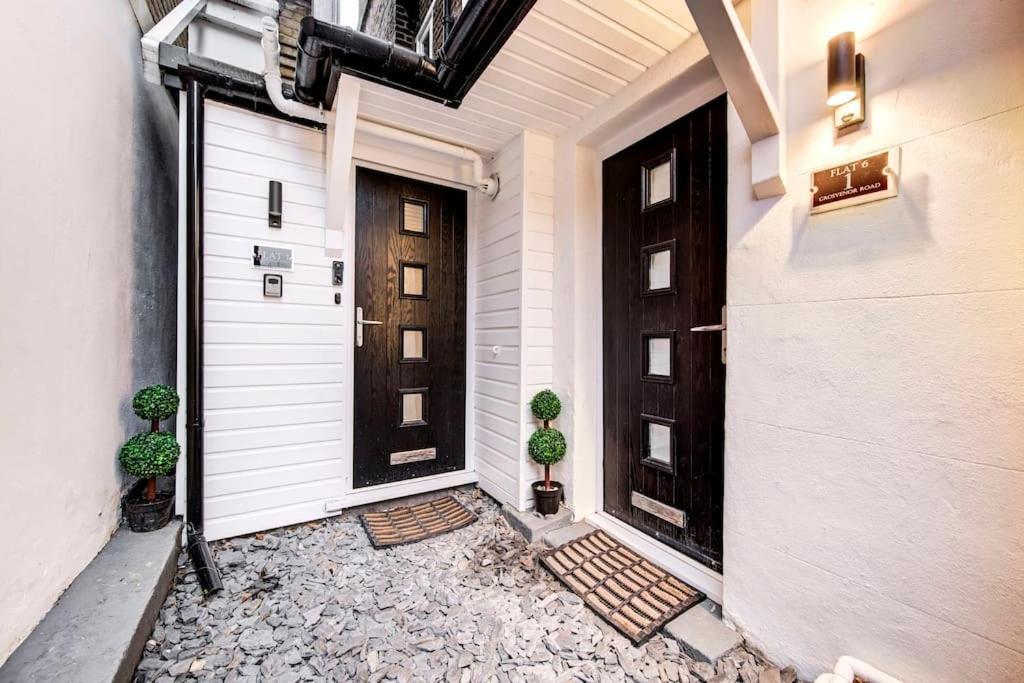 Luxury 1 Bed With Private Terrace & Parking - Heart Of Wanstead Village * Londen