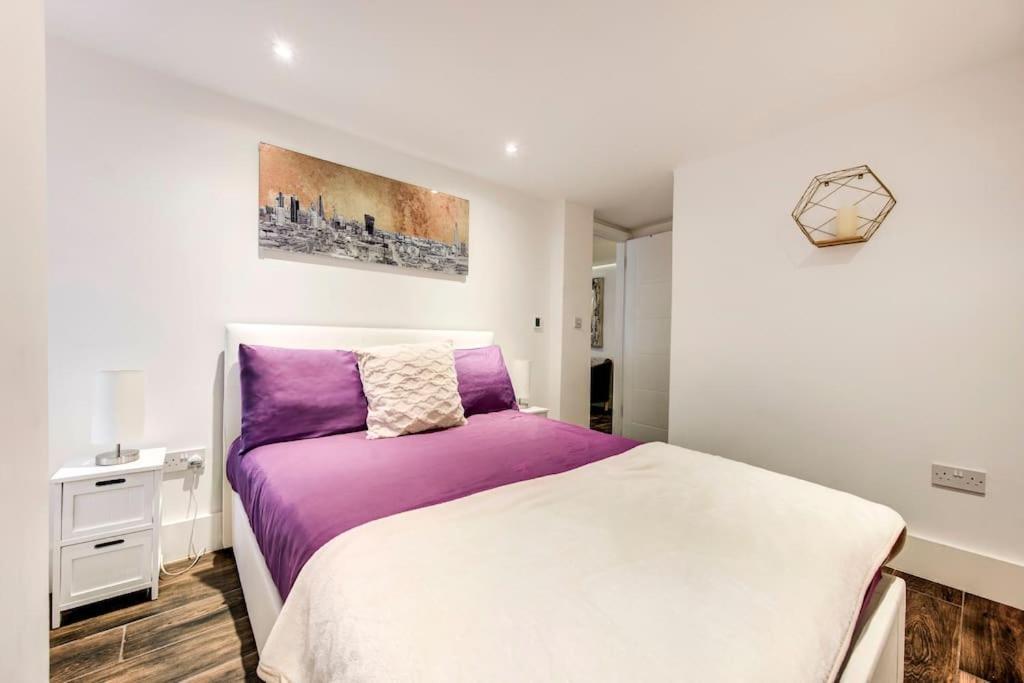 Luxury 1 Bed With Private Terrace & Parking - Heart Of Wanstead Village * Londen