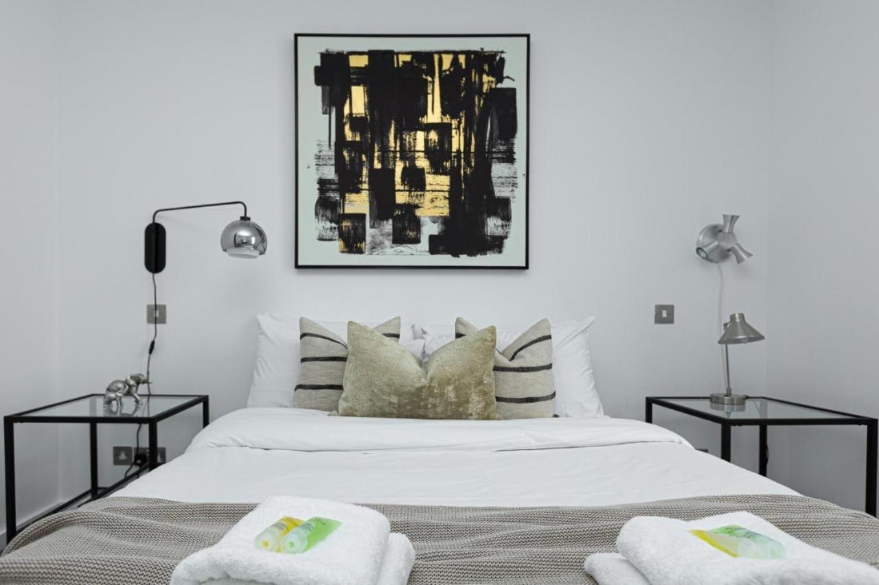 Urban Bourbon At Notting Hill Apartment *