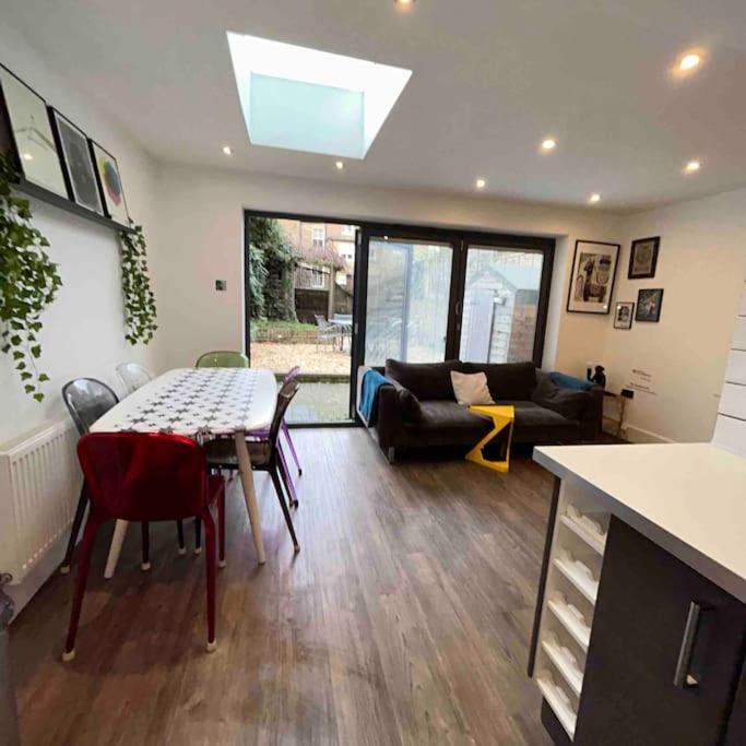 2 Bedrooms With Private Garden Walking Distance To Underground Ideal For Families Apartment