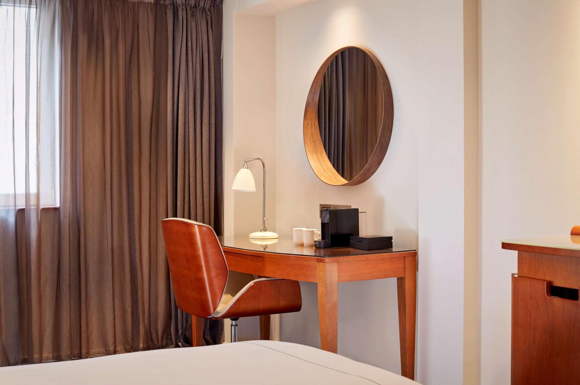 Hotel Park Plaza Victoria London