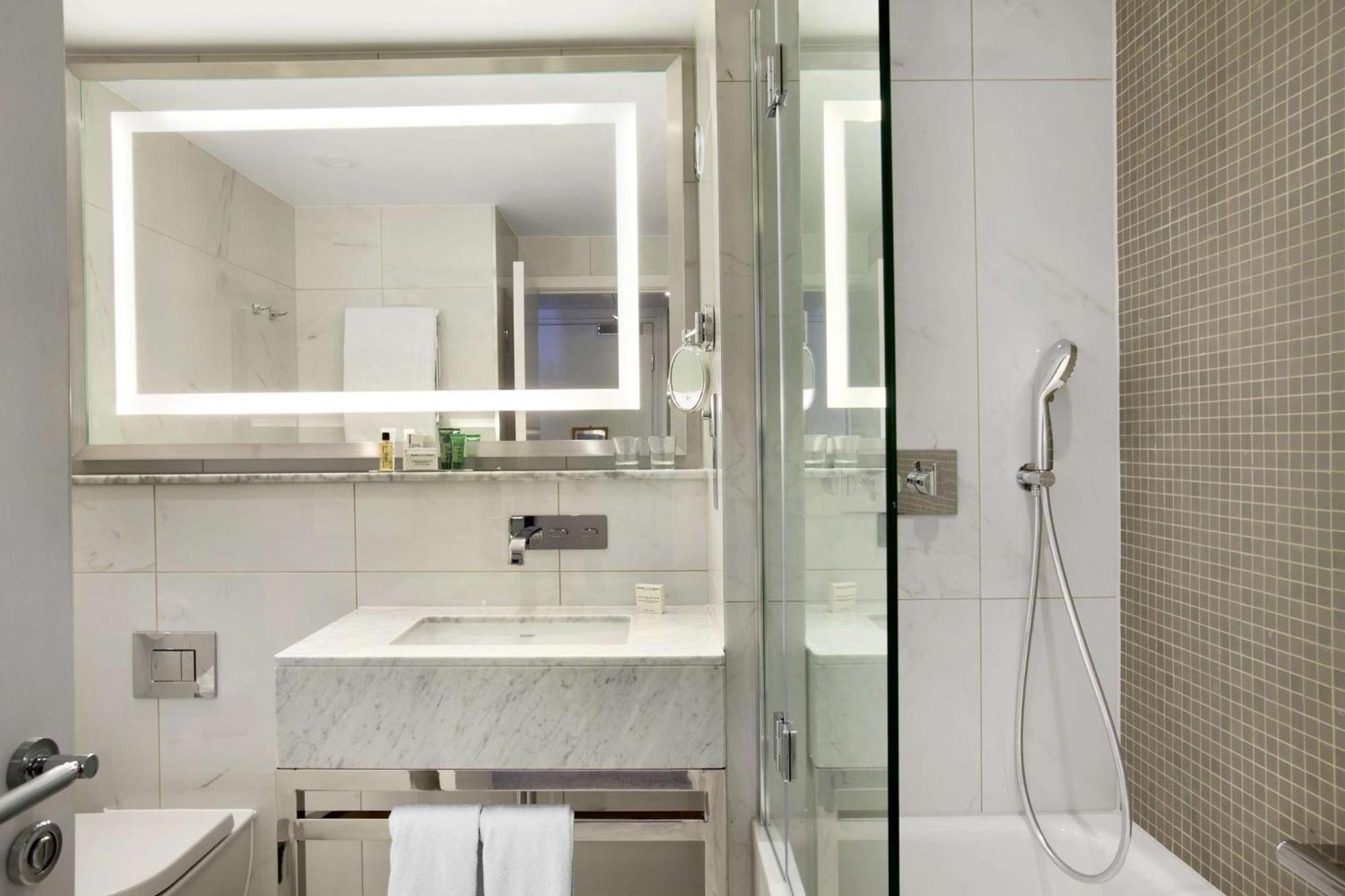 Hotell Hilton Angel Islington 4*