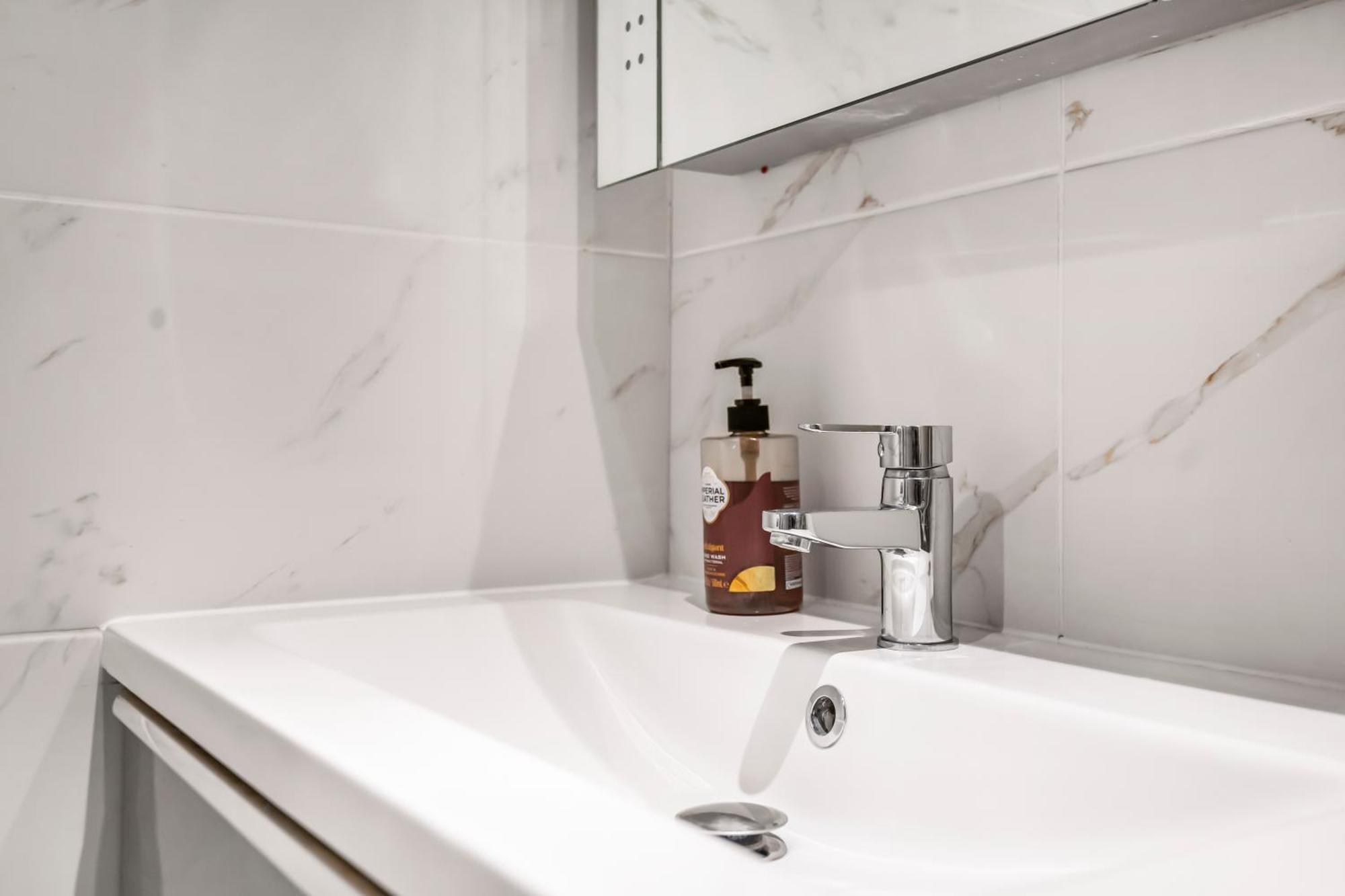 Accommodatie bij particulieren Two Stunning Bedrooms & Private Balcony & River View *