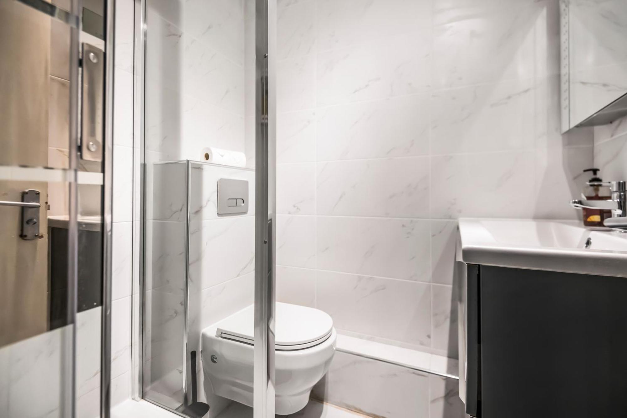 Two Stunning Bedrooms & Private Balcony & River View Accommodatie bij particulieren