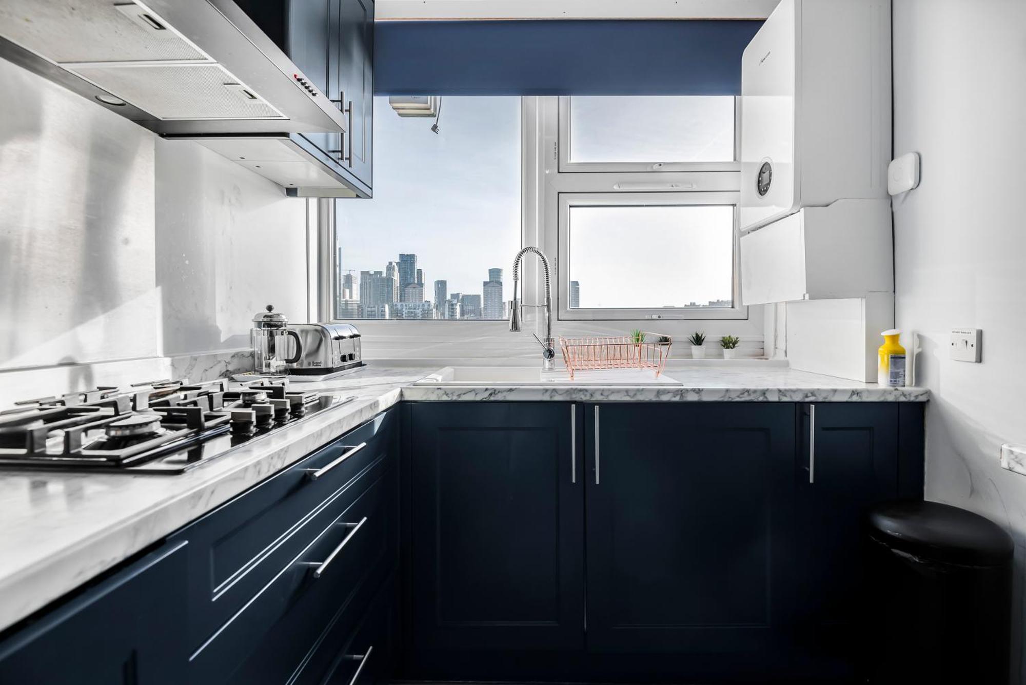 Two Stunning Bedrooms & Private Balcony & River View * Londen