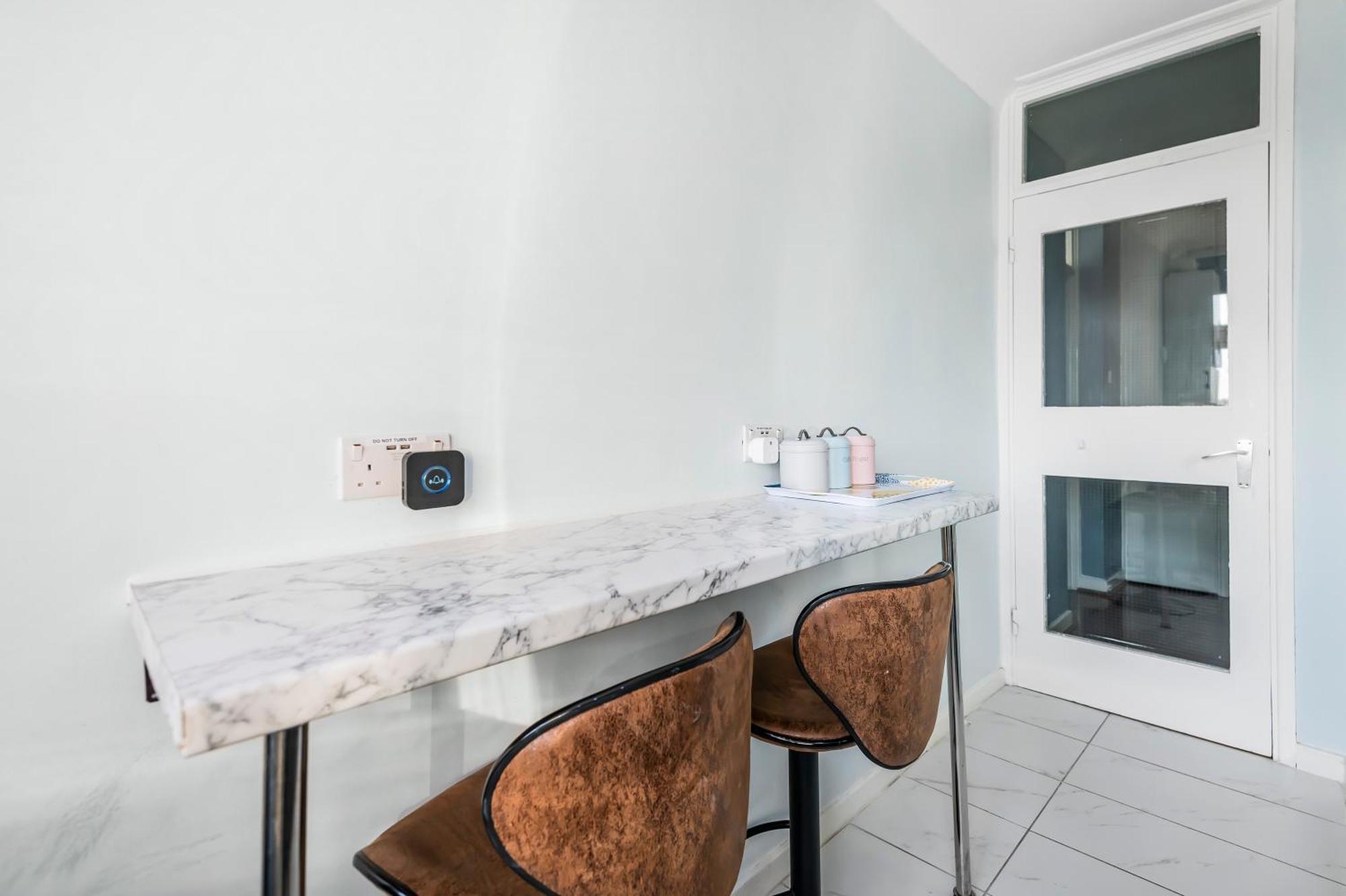 Two Stunning Bedrooms & Private Balcony & River View