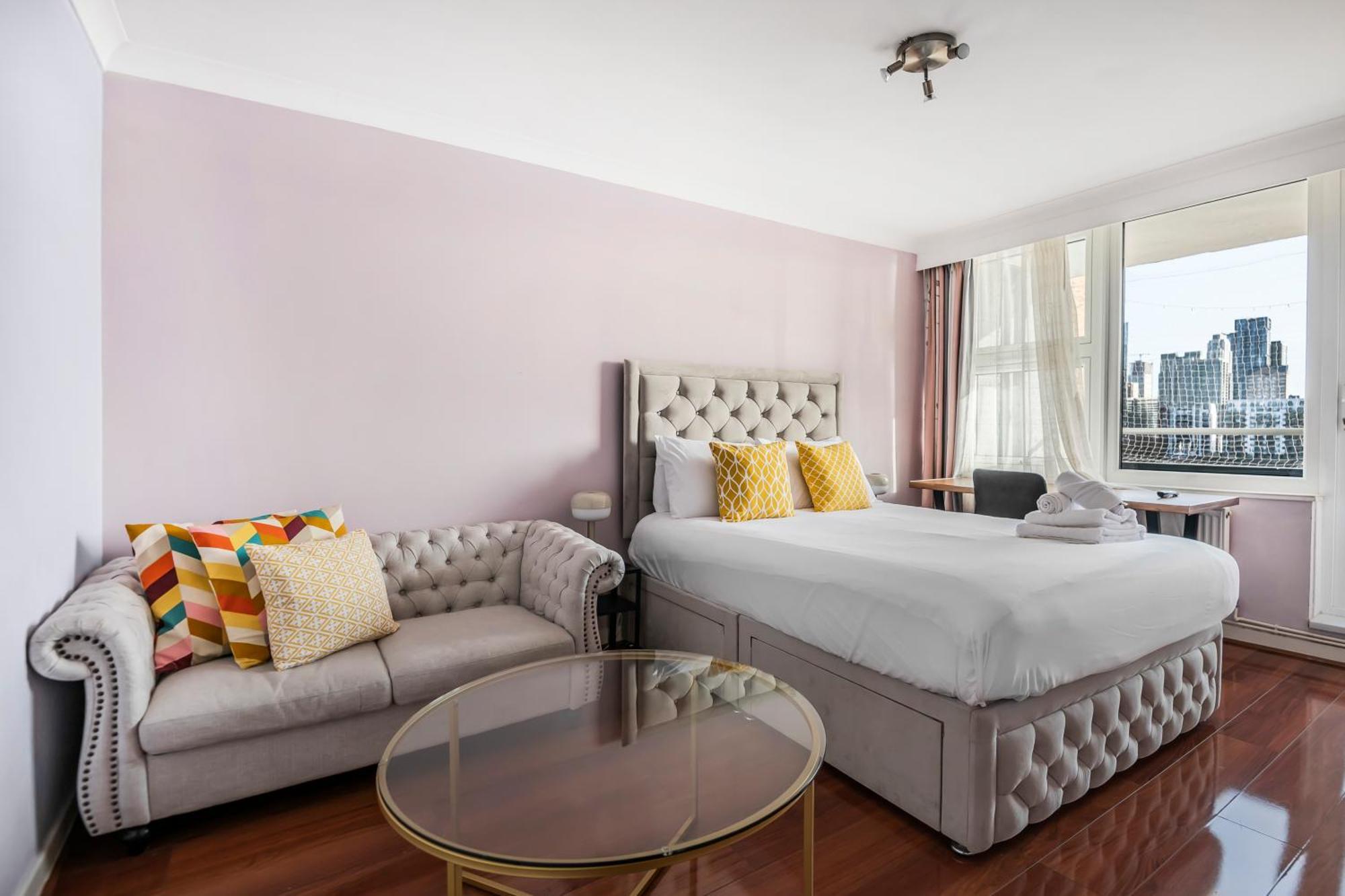 Two Stunning Bedrooms & Private Balcony & River View Accommodatie bij particulieren *
