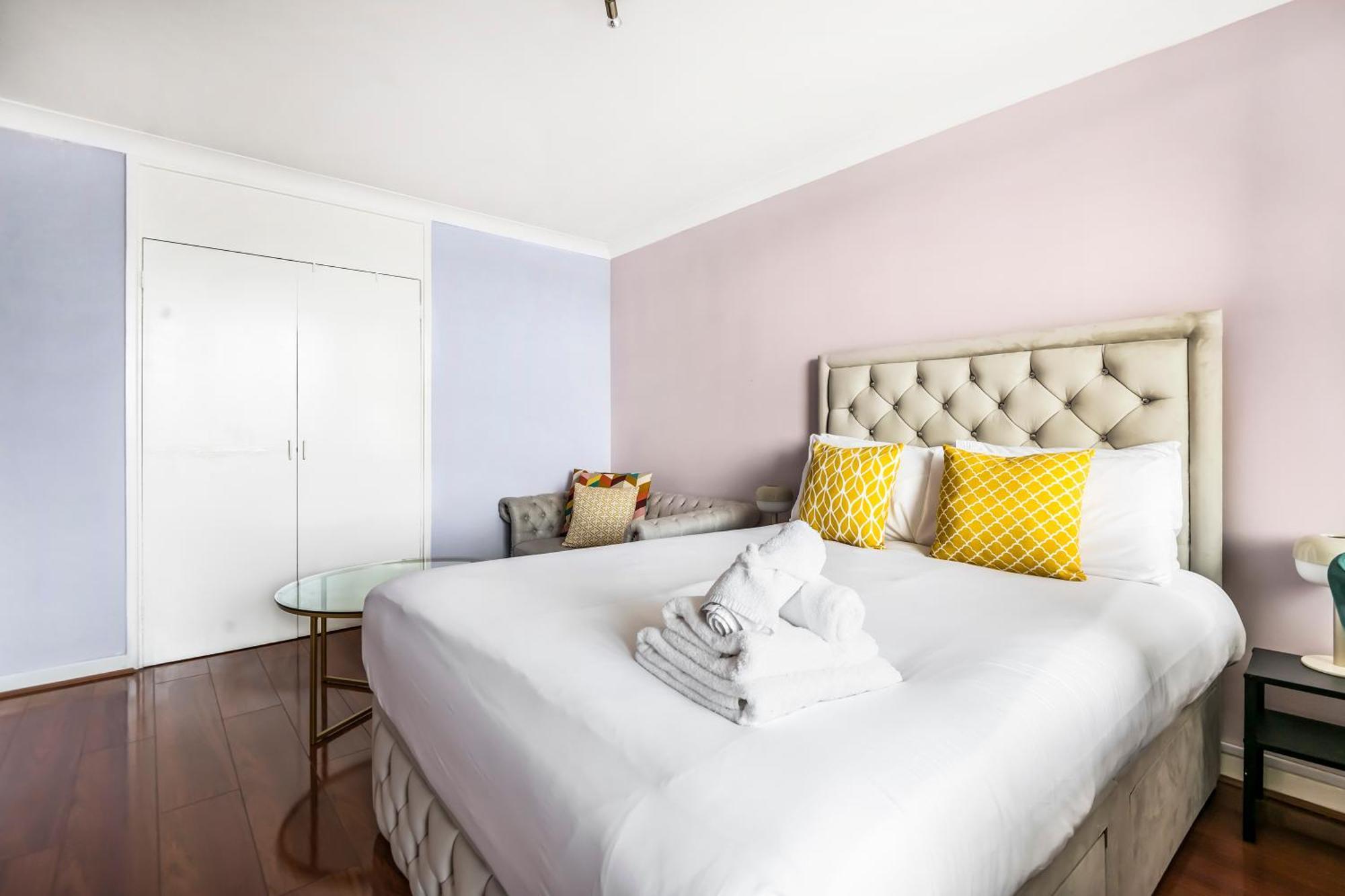 Two Stunning Bedrooms & Private Balcony & River View Accommodatie bij particulieren *