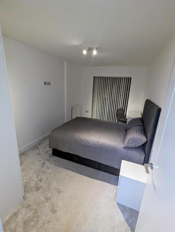 New Lux 1 Or 2 Bed Flats + Car Park + 5min Tube + Fast Wifi Leilighet *