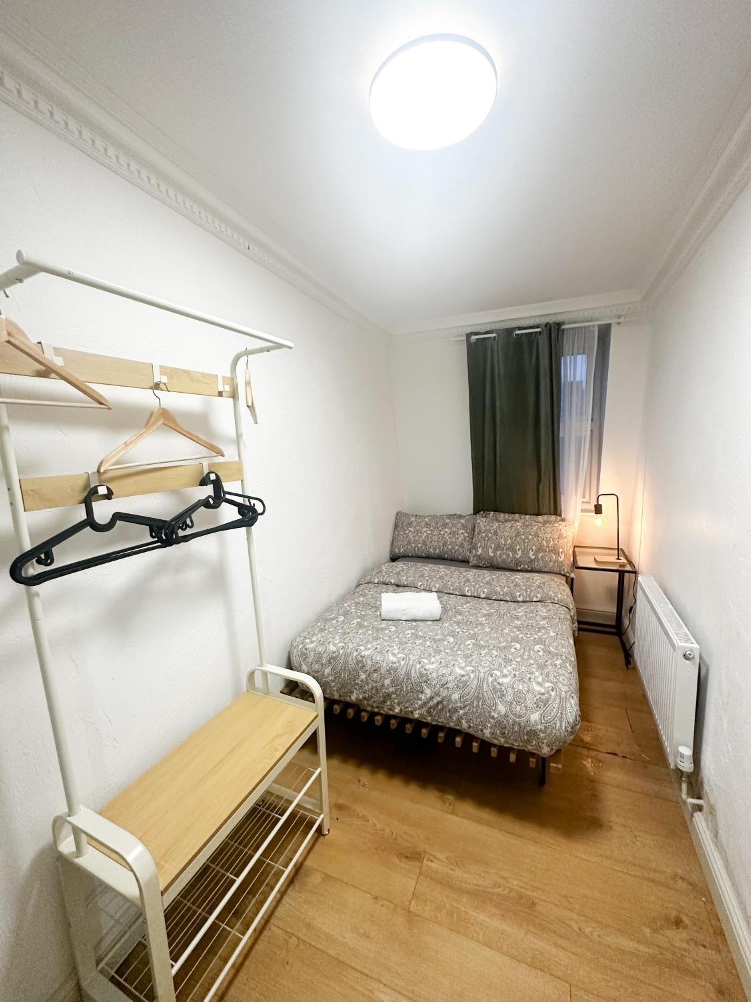 Flat 4, In Aldgate Lejlighed