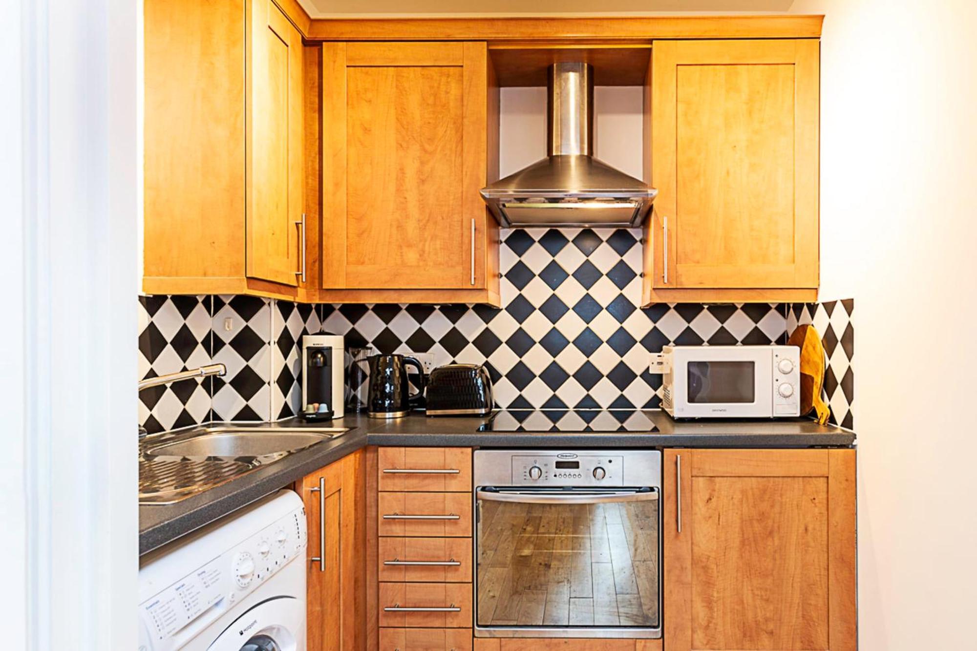 Chic Gunter Grove Flat - Retreat Leilighet London