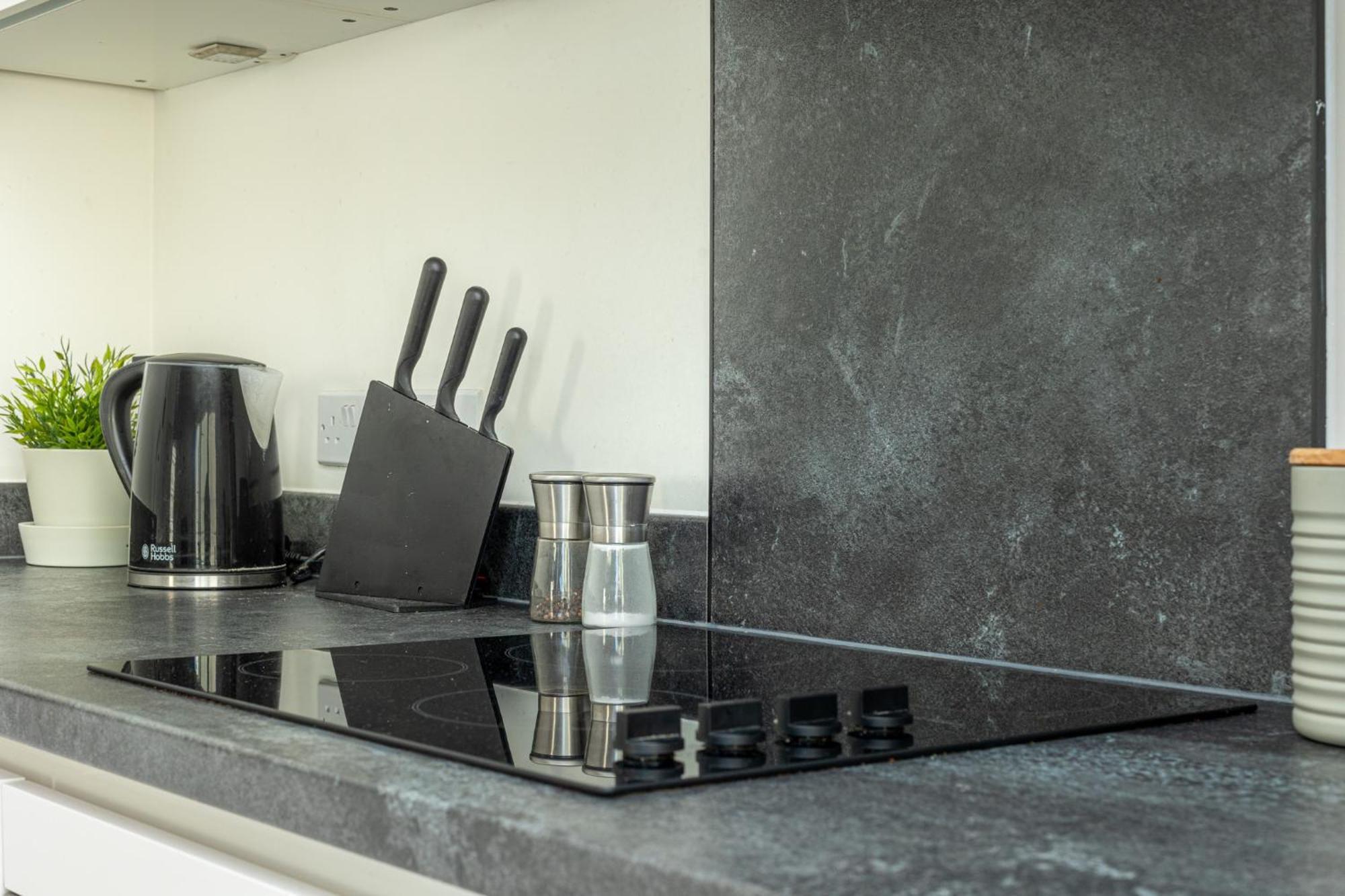 Modern New 2br Flat Wbalcony In Peaceful Brixton Appartement Londen