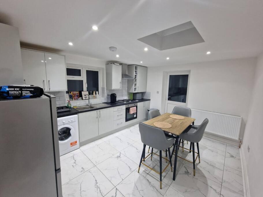 Modern Flat On Lea Bridge Road. Leilighet