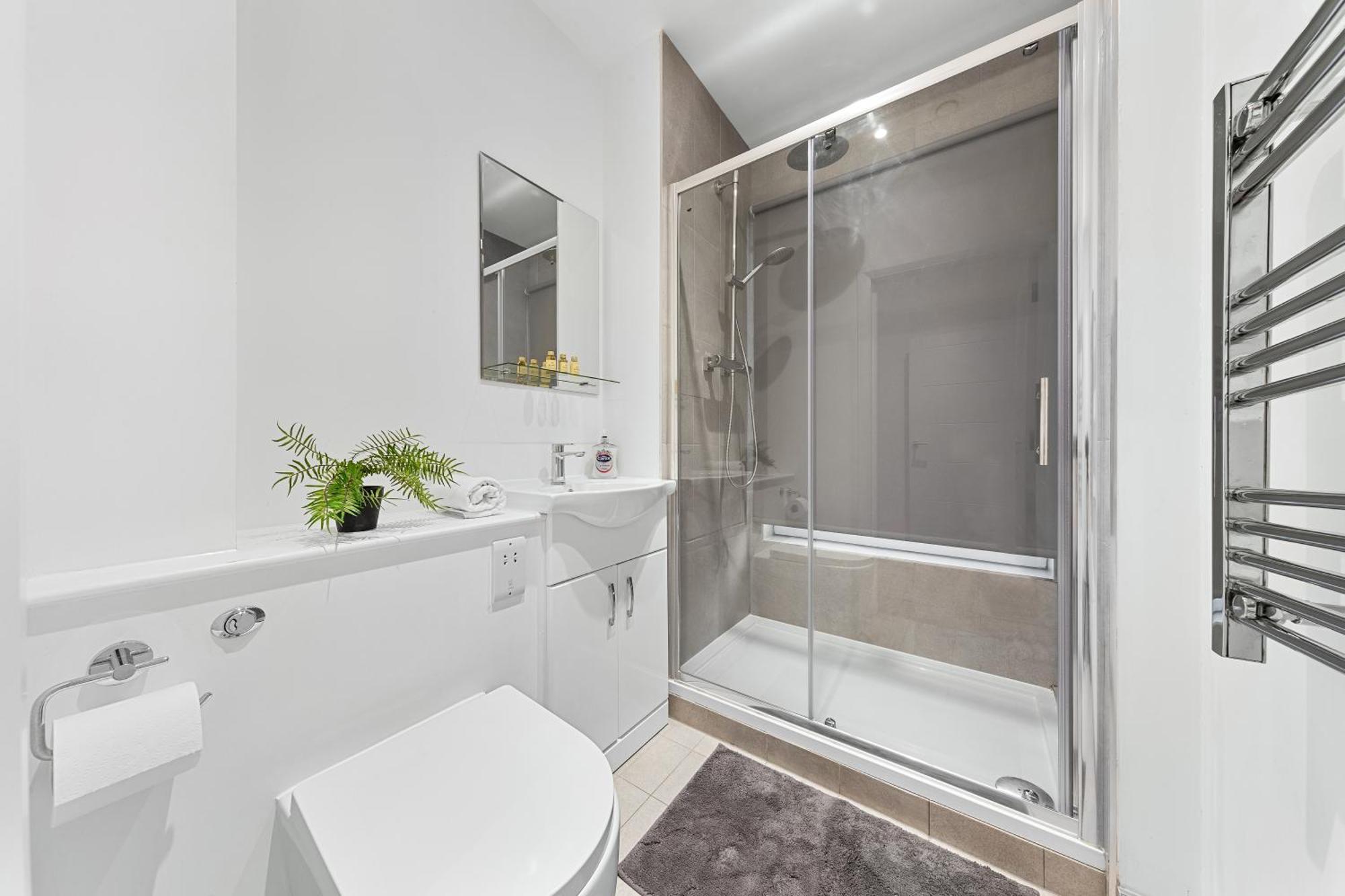 Lägenhet Modern One Bedroom Flat - Near Heathrow, Windsor Castle, Thorpe Park - Staines Tw18
