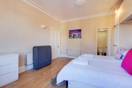 Spacious Ealing Broadway Lejlighed *