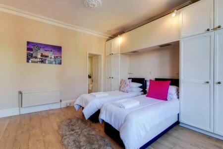 Spacious Ealing Broadway Lejlighed