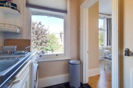Spacious Ealing Broadway Lejlighed *