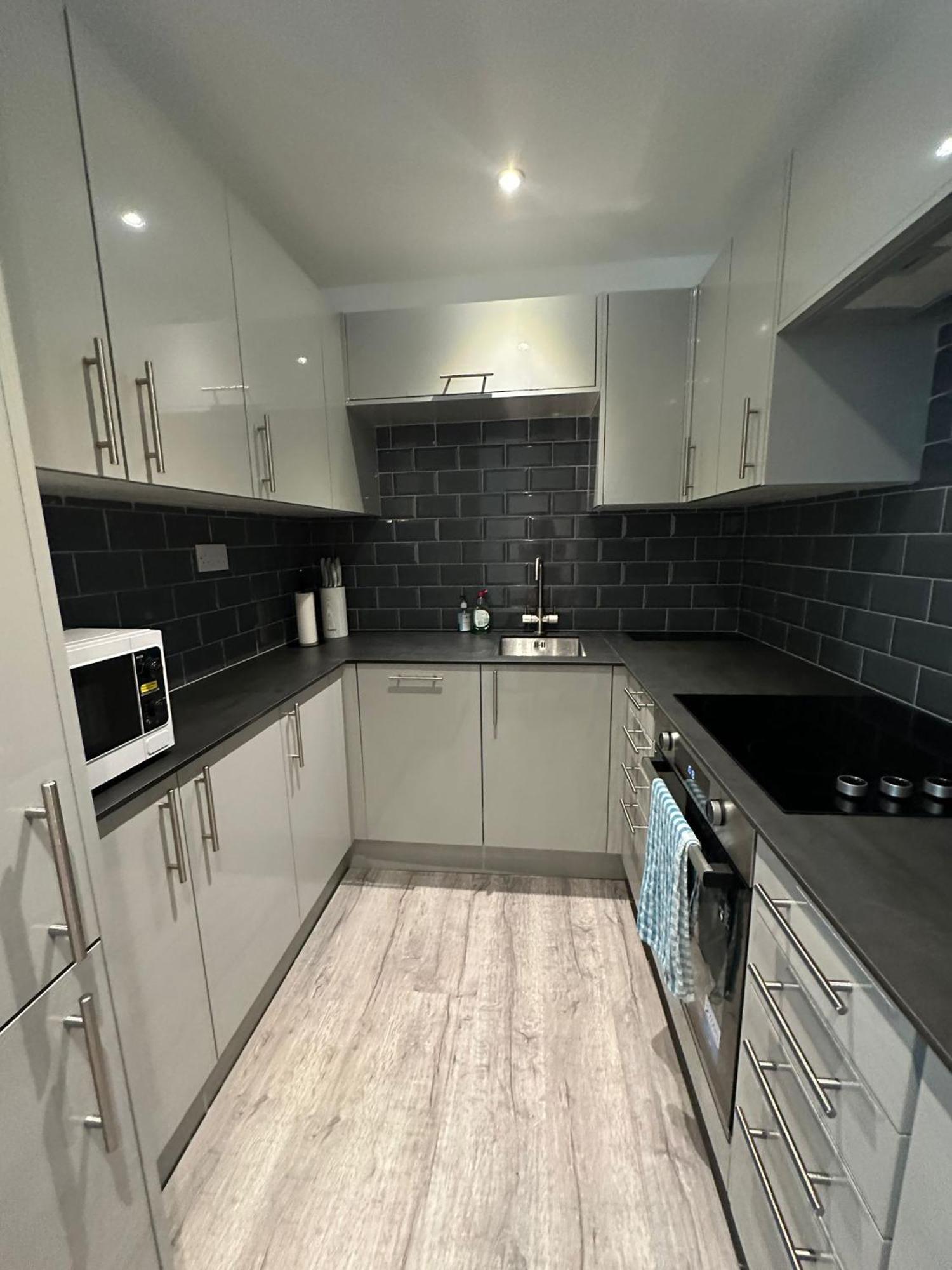 Modern Flat Near Highbury & Islington Station *