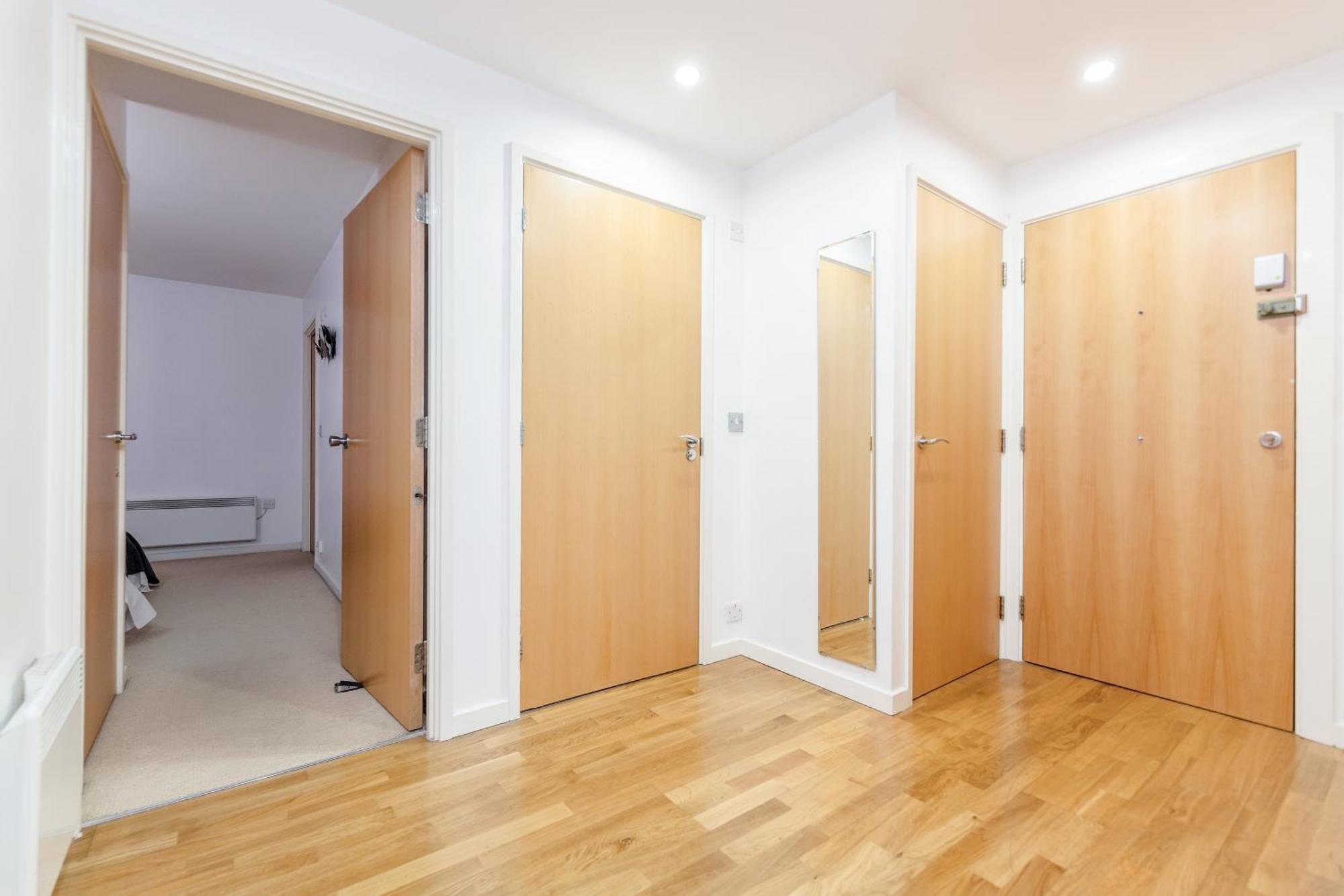 2&3 Bedrooms Near Excel - Modern Spacious For Larger Groups Appartement Londen