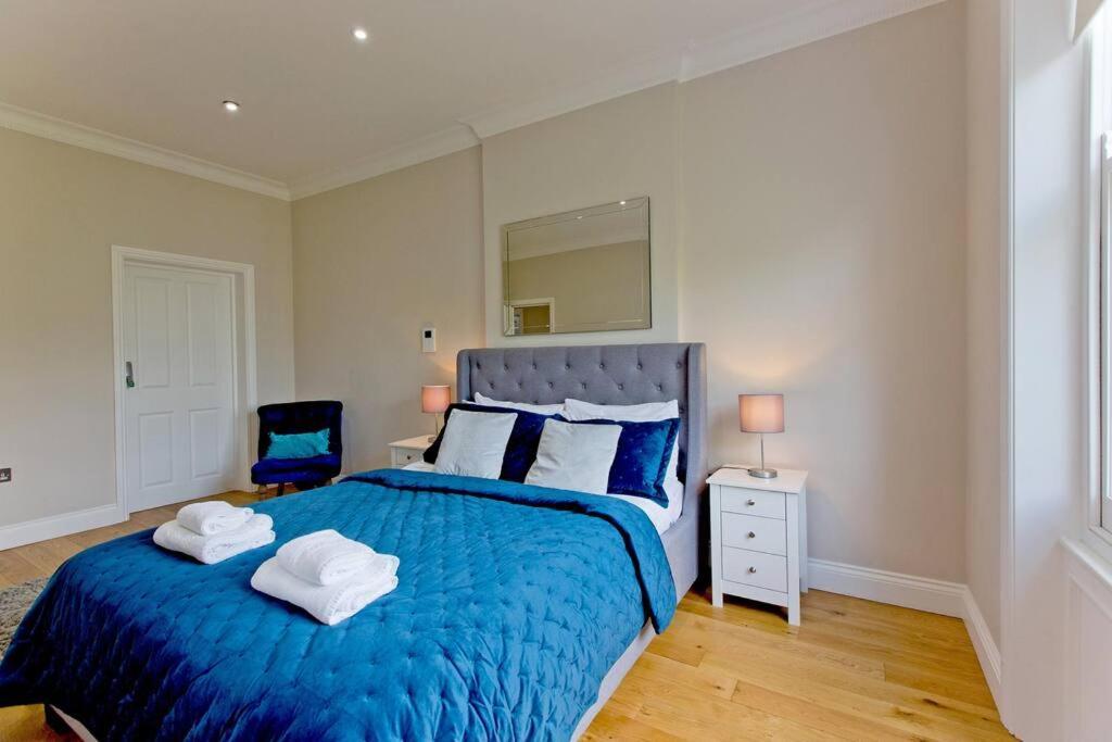 F7 Large 2bed Kensington * Londen