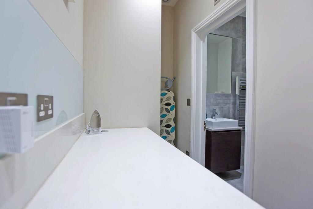 F1 Outstanding 1 Bed Duplex Appartement *