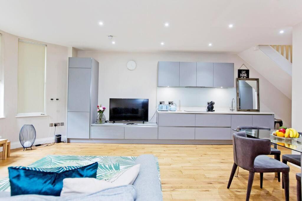 F1 Outstanding 1 Bed Duplex Appartement