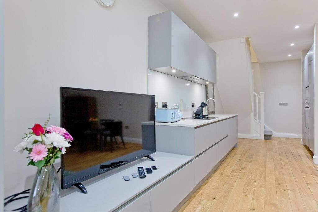Appartement F1 Outstanding 1 Bed Duplex Londres
