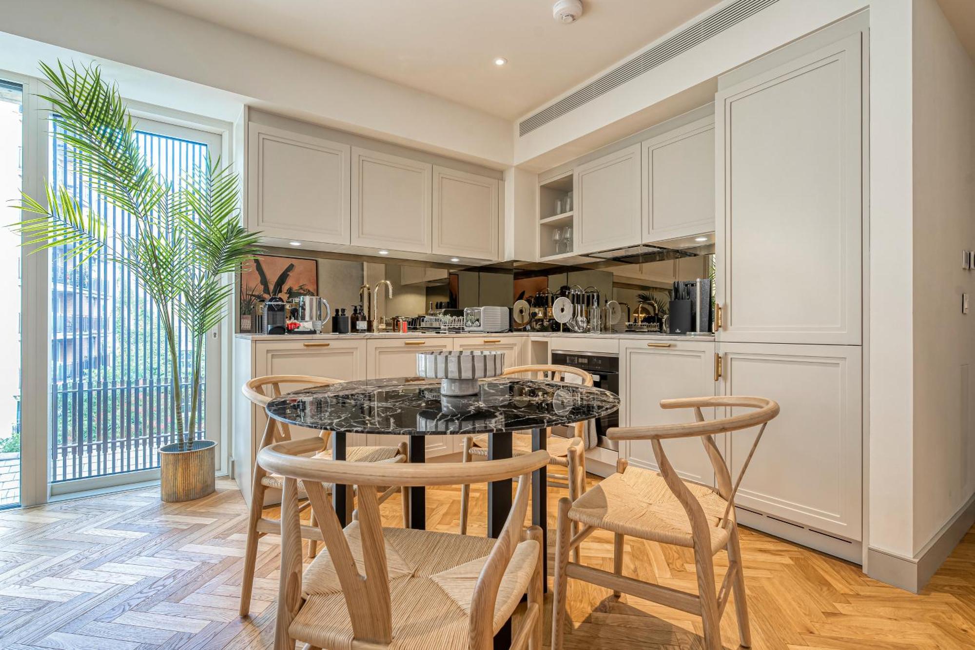 Luxury Flats Near Big Ben And Eye * London