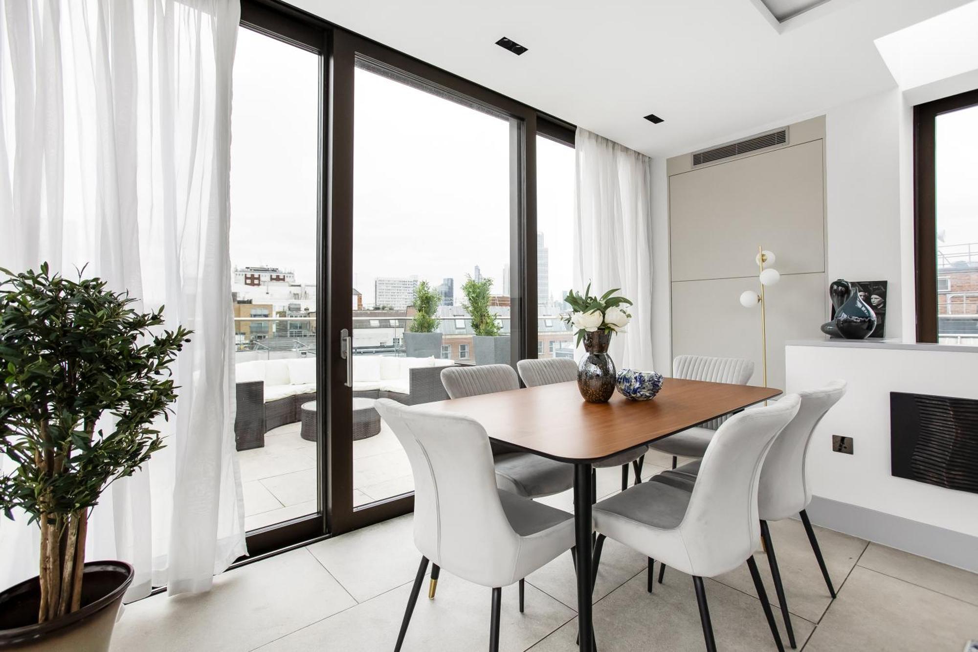 Stunning 3 Bedroom Penthouse Private Terrace Ac * Londen
