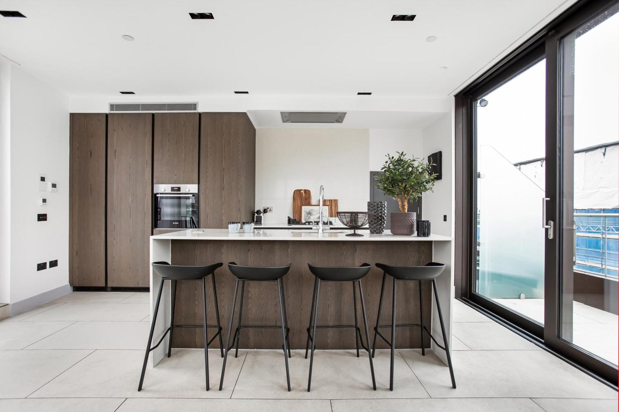 Stunning 3 Bedroom Penthouse Private Terrace Ac Londen